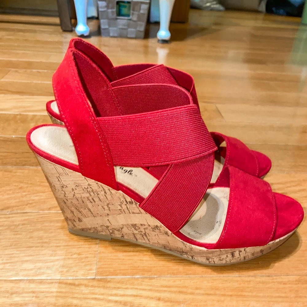 American Eagle Sandals - Picture 1 of 2